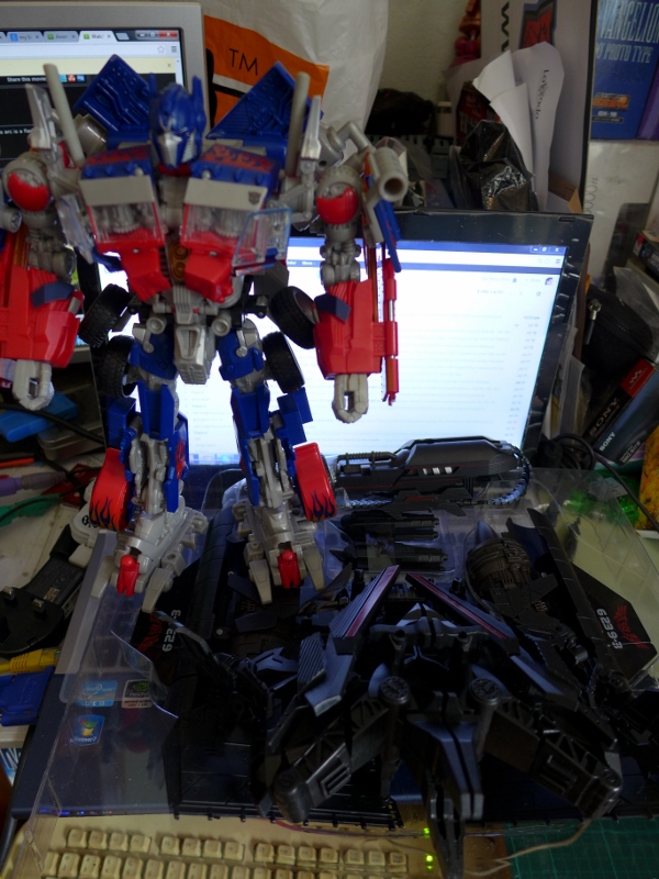 ROTF Leader Class Optimus Prime compared to FWI-3 power up armor.