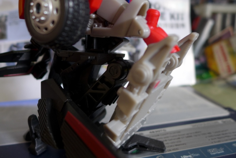 FWI-3 leg part attached with Optimus prime